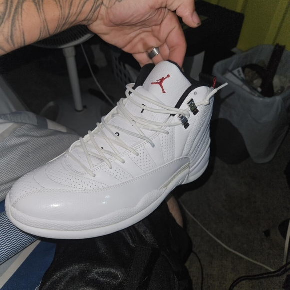 Glasses and shoes - Picture 11 of 16